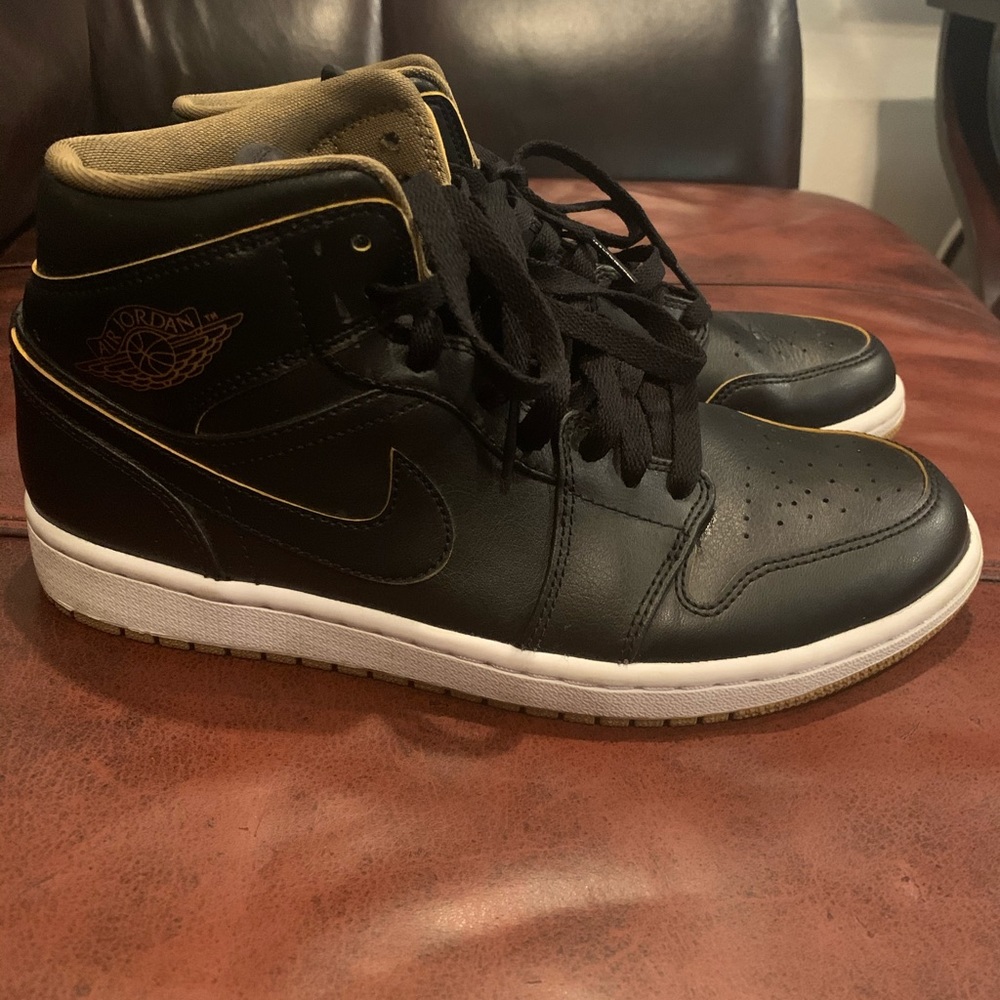 REAL Air Jordan 1 Retro Black Gold